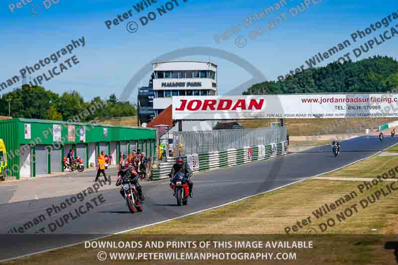 Vintage motorcycle club;eventdigitalimages;mallory park;mallory park trackday photographs;no limits trackdays;peter wileman photography;trackday digital images;trackday photos;vmcc festival 1000 bikes photographs